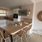50 M2 - Vue - - Commerces *