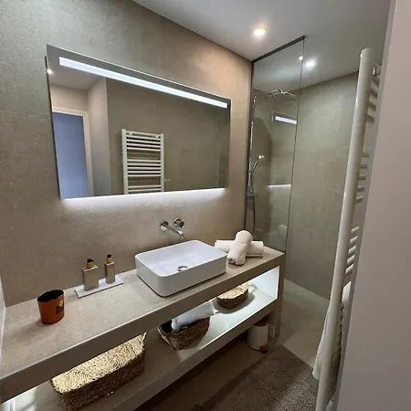 Διαμέρισμα 50 M2 - Vue - - Commerces *